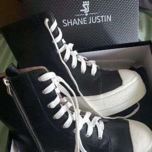 *sold* Shane Justin Platform Boots